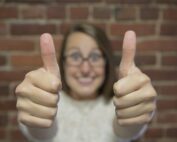 Mystery shopper giving two thumbs up.